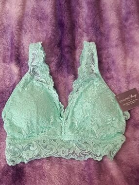 smart & sexy Mint Green Lace Bralette with Wide Lace Band NWT